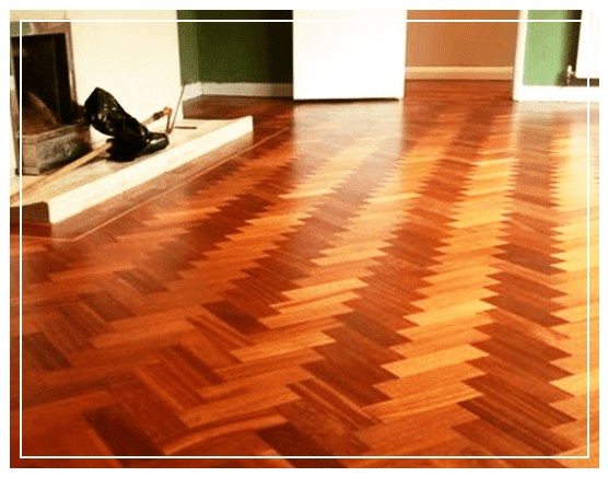 Parquet in legno con camino